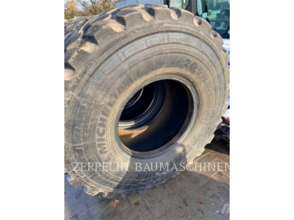 Michelin 4X 20.5R25XHA Pneus