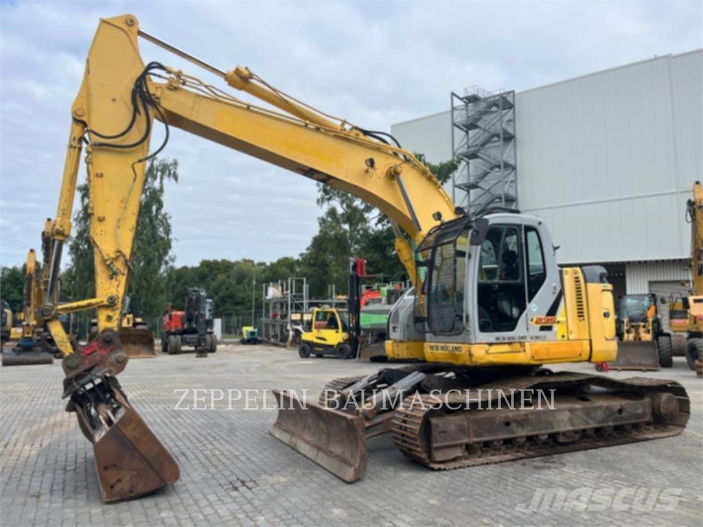 New Holland E235 Escavadeiras de esteiras