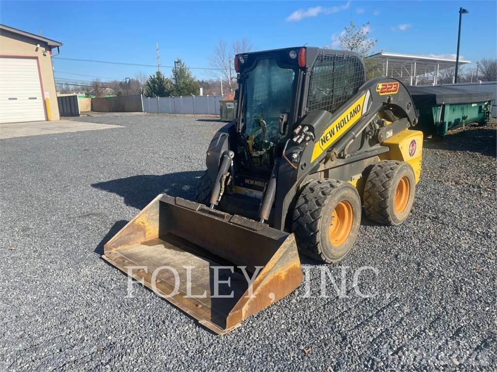 New Holland L223 Minicarregadeiras