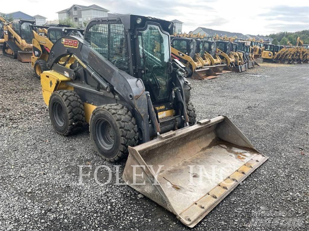 New Holland L228 Minicarregadeiras