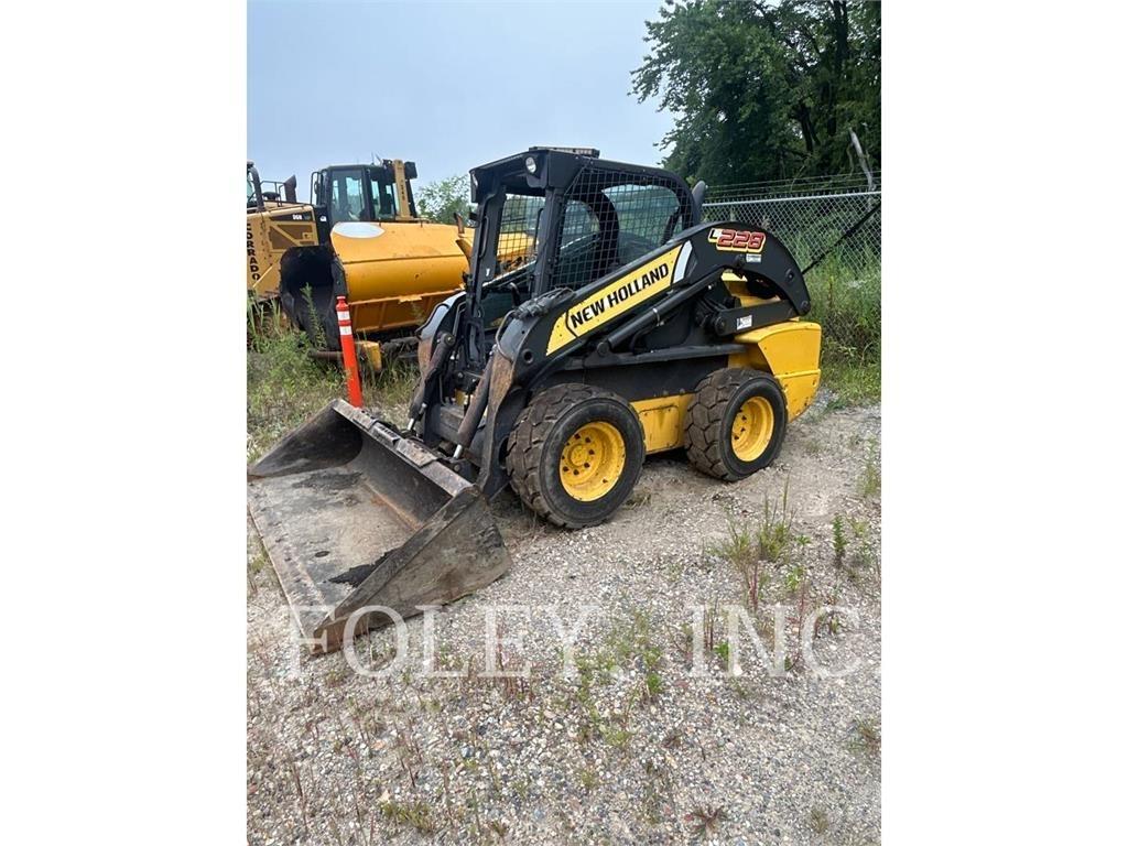 New Holland L228 Minicarregadeiras