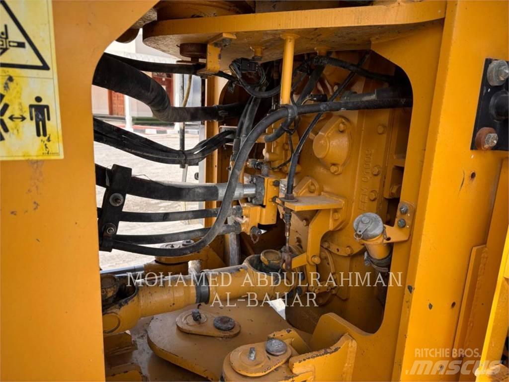 SEM MACHINERY SEM660D Carregadeiras de rodas