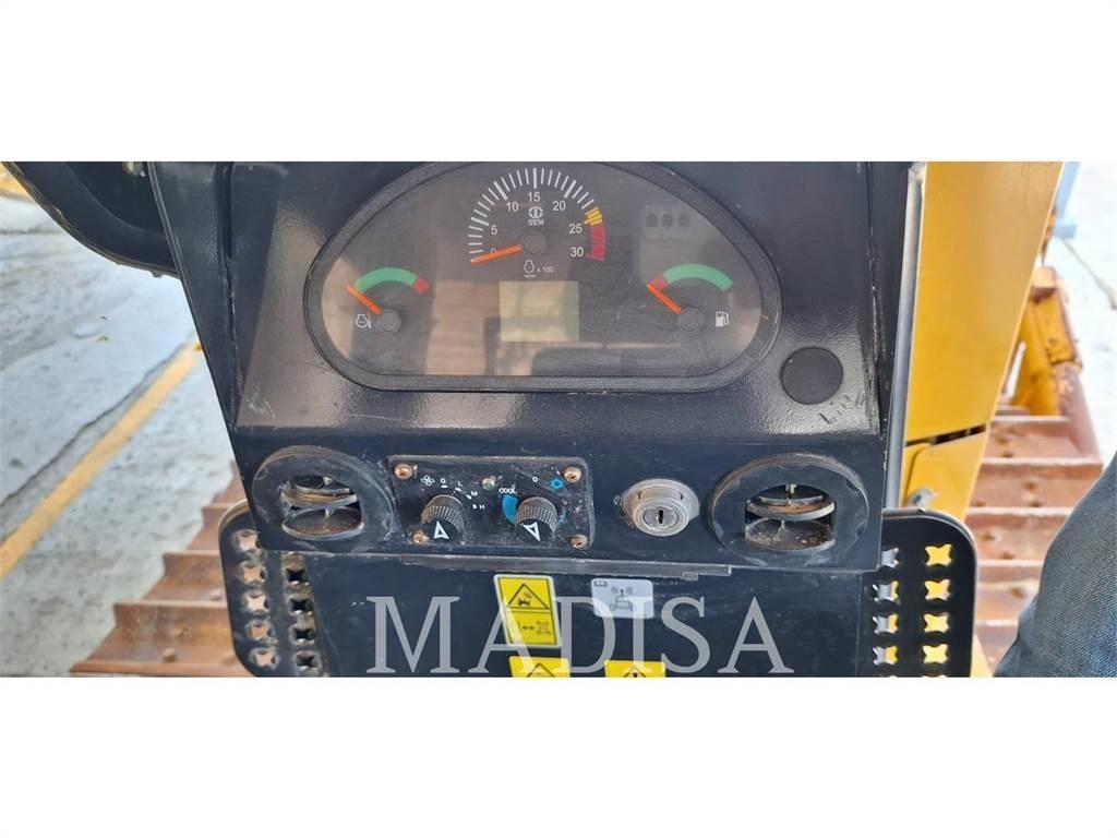 SEM MACHINERY SEM822D Dozers - Tratores rastos