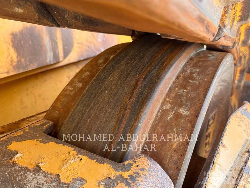 SEM MACHINERY SEM832 Dozers - Tratores rastos