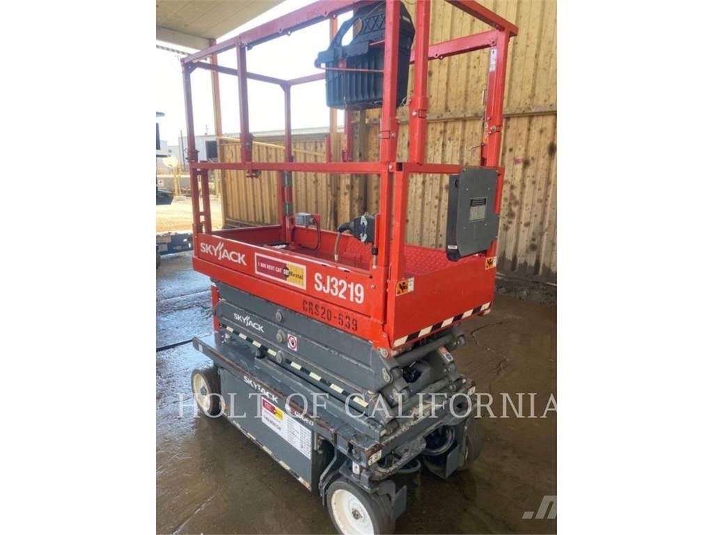 Skyjack SCISSOR 19 Elevadores de tesoura