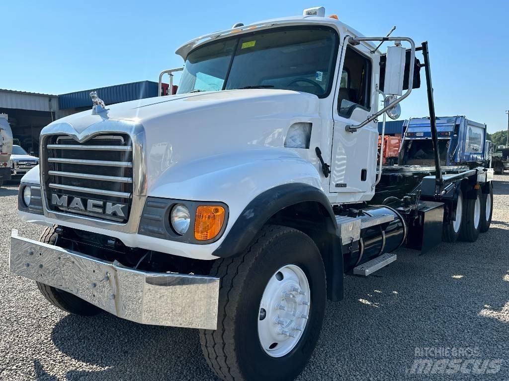 Mack GRANITE CV713 Camiões caixa desmontável com elevador de cabo