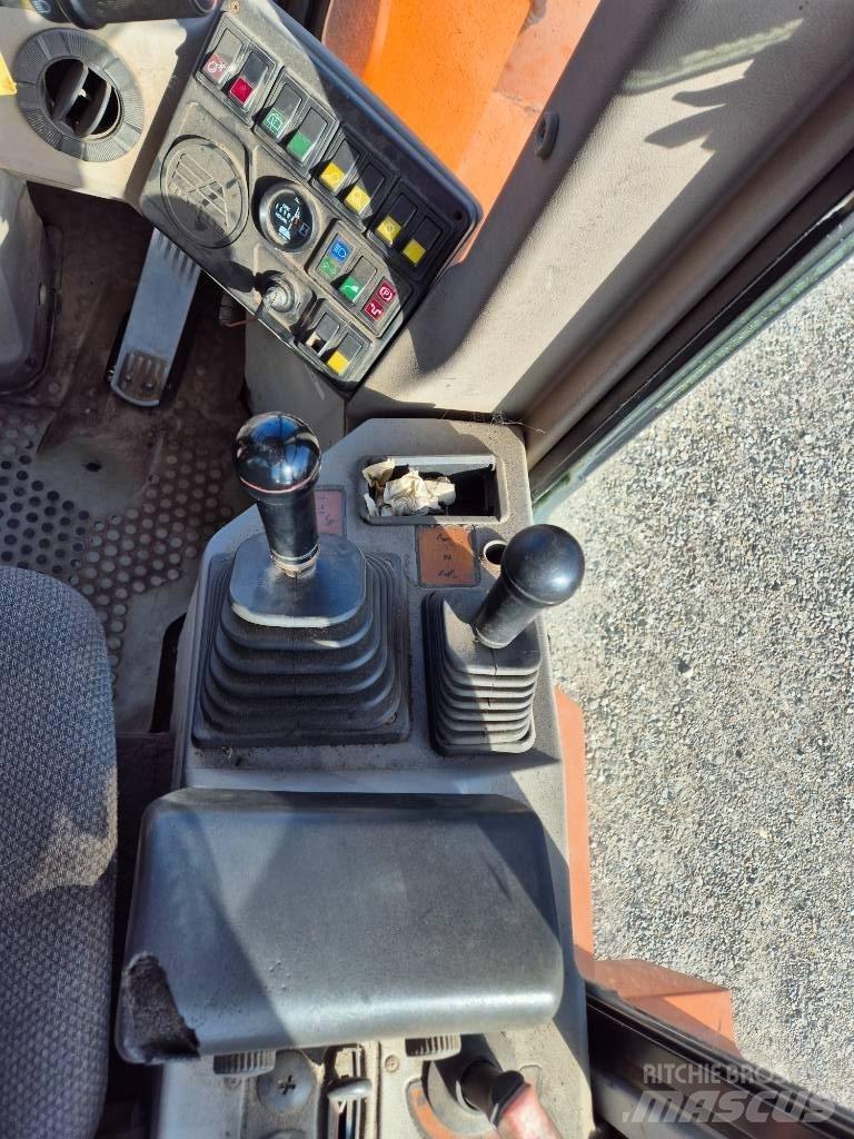 Hitachi FR 130 Carregadeiras de rodas