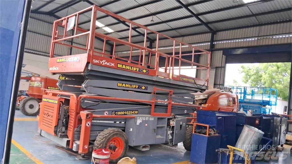 SkyJack 9250RT Elevadores de tesoura