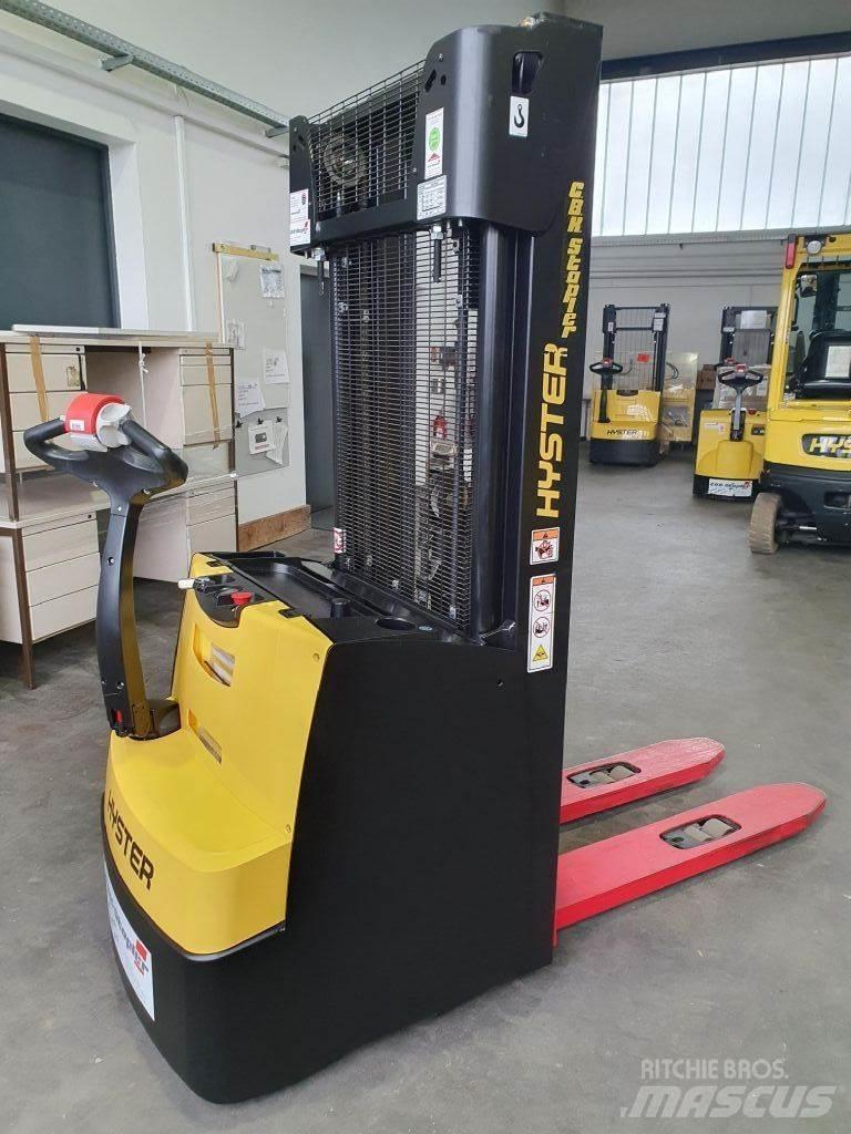Hyster S 1.4 Empilhador para operador externo