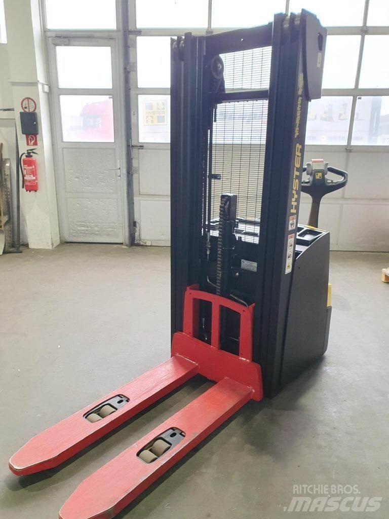 Hyster S 1.4 Empilhador para operador externo