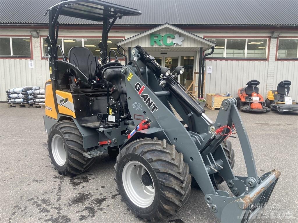 GiANT G2300HD Carregadora multifunções