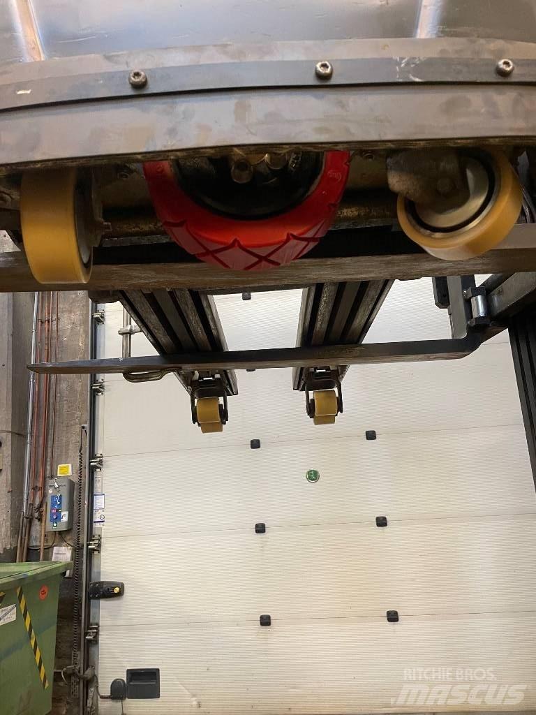 BT Toyota SWE080L Empilhador para operador externo