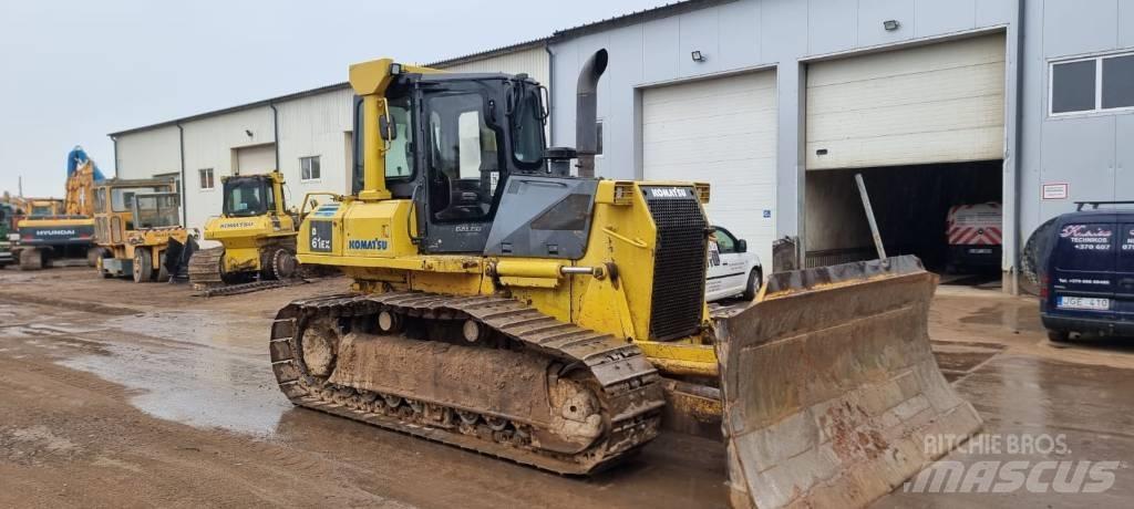 Komatsu D 61 EX-15 Dozers - Tratores rastos