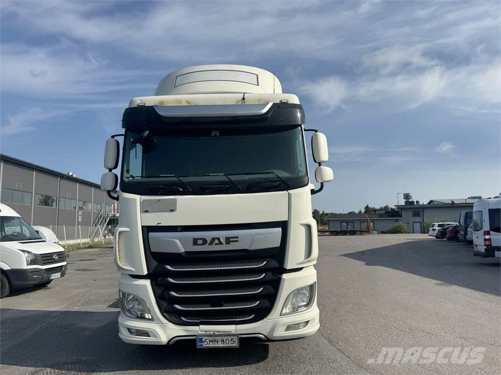 DAF XF 530 FAR Camiões de chassis e cabine