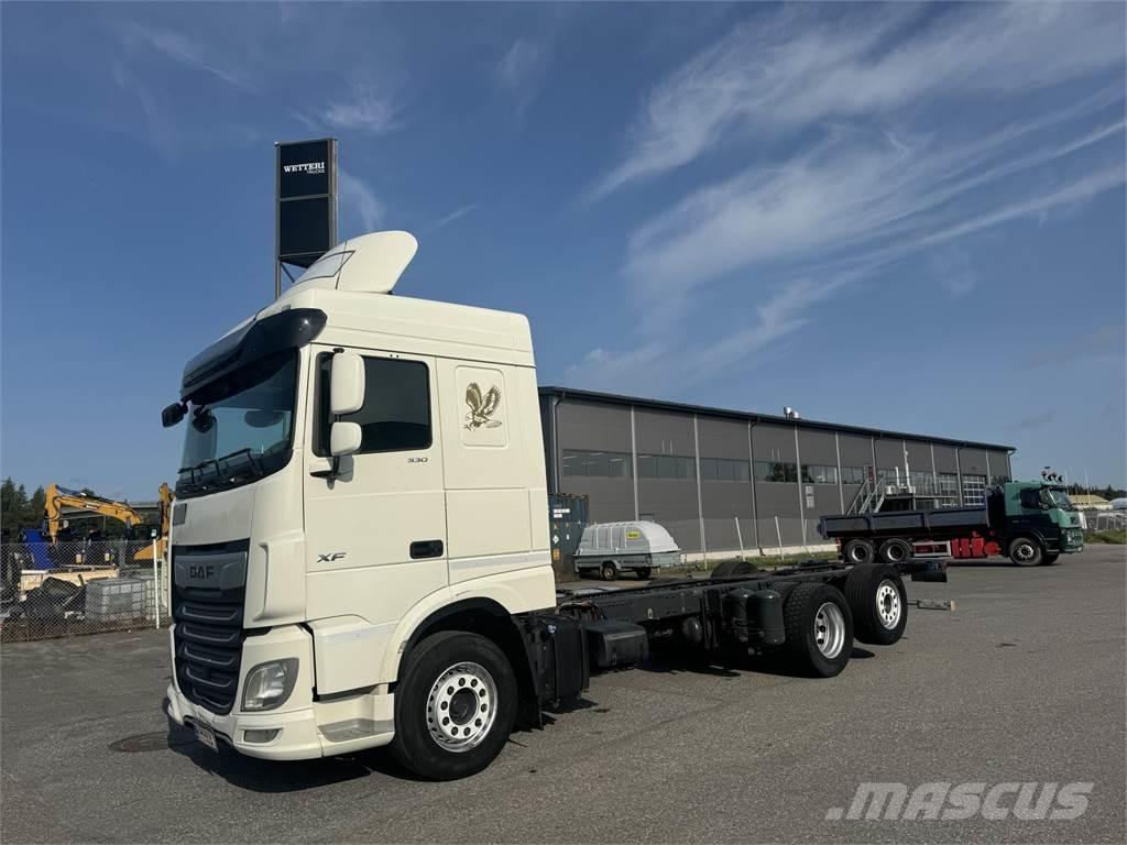 DAF XF 530 FAR Camiões de chassis e cabine