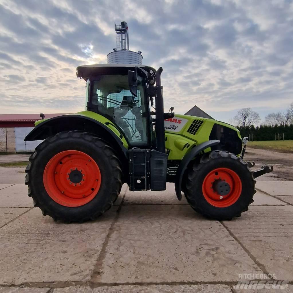 CLAAS Axion 850 Tratores Agrícolas usados