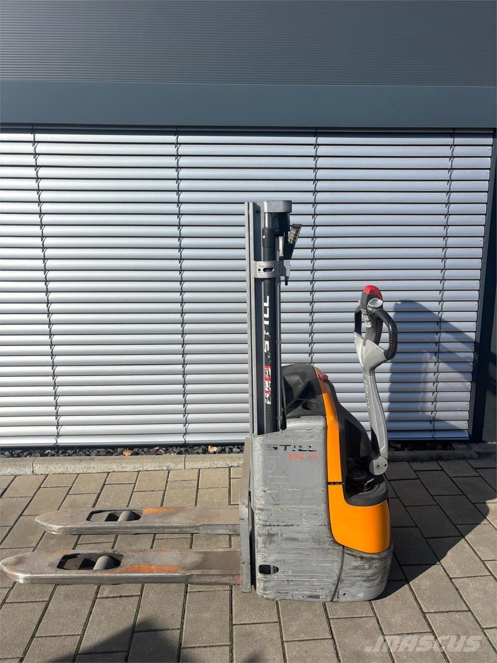 Still EXV12 Self propelled stackers