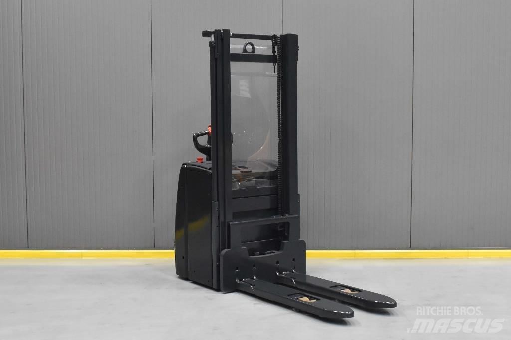 Linde L 14 Empilhador para operador externo