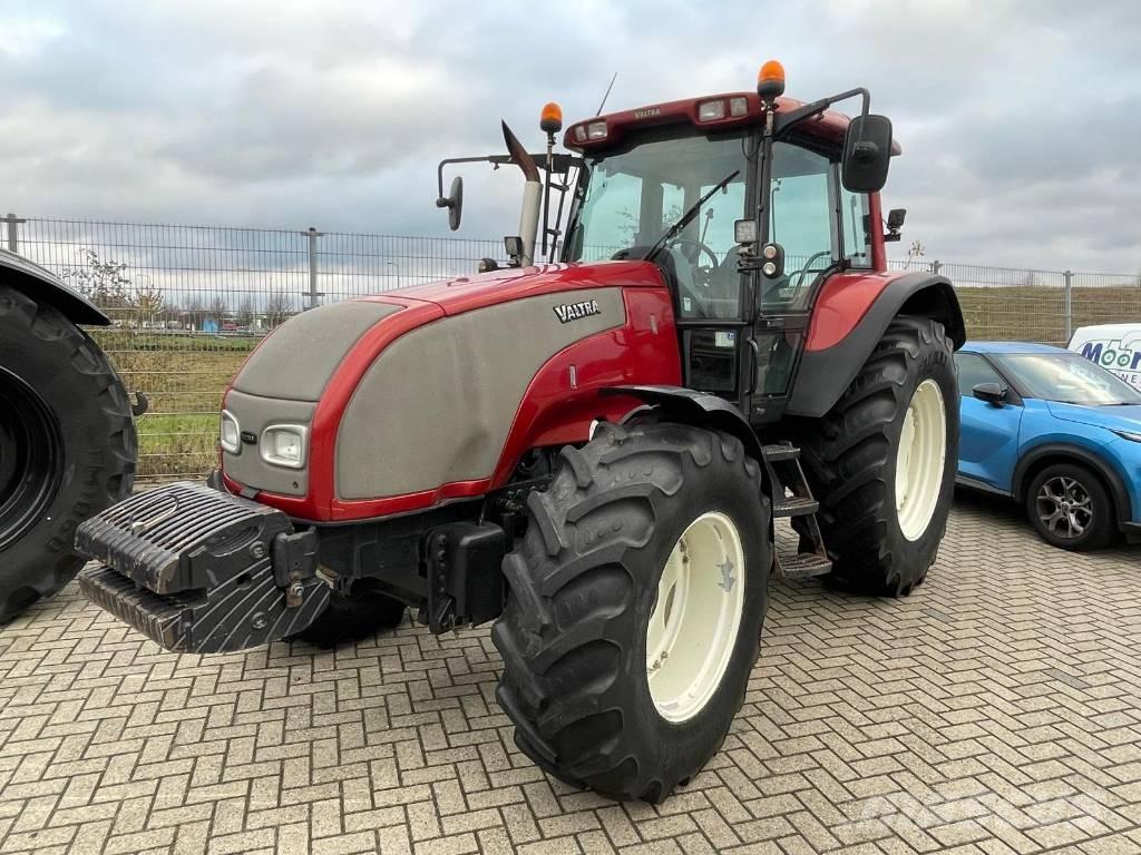 Valtra T120 tractor Tratores Agrícolas usados
