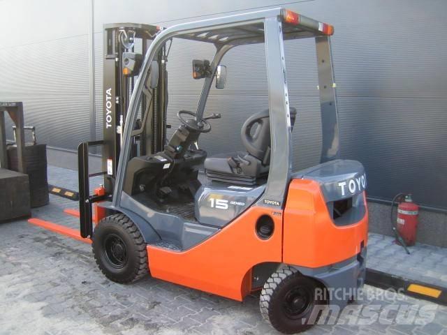 TOYOTA 028FGF15 Empilhadores a gás
