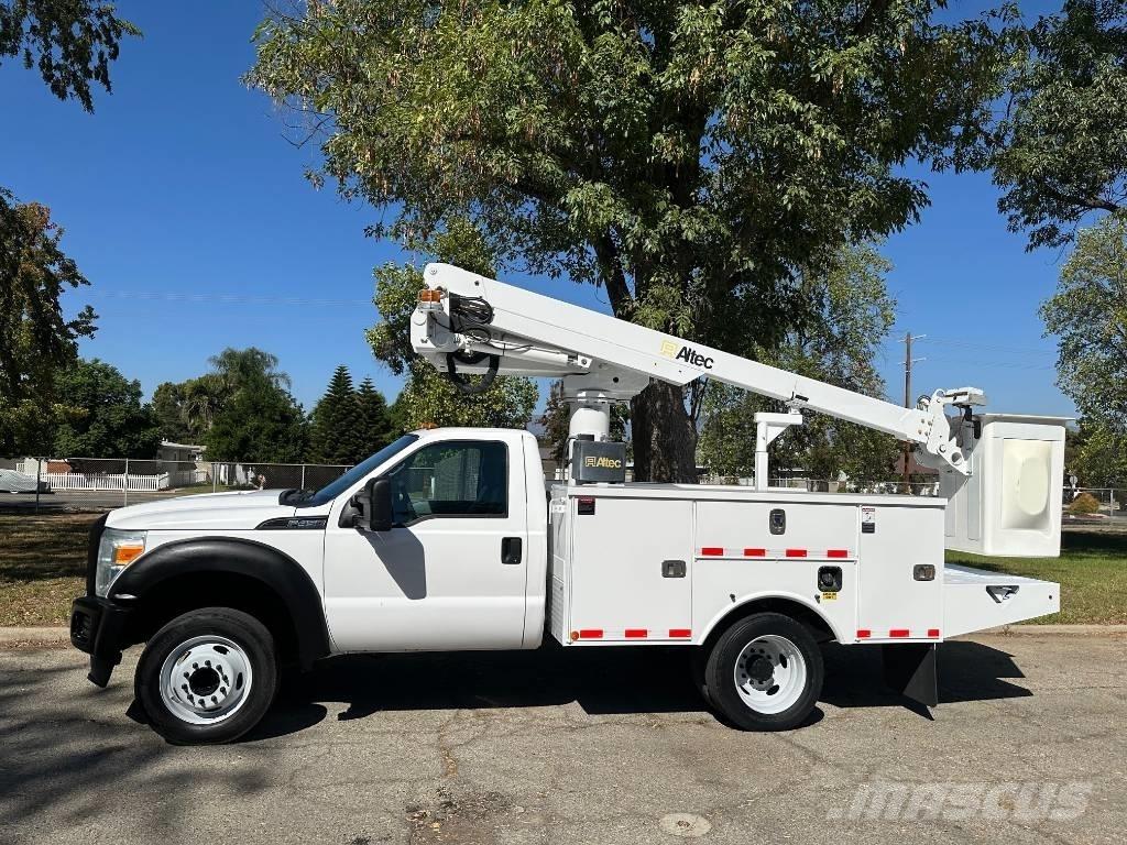 Altec AT 235 Plataformas aéreas montadas em camião
