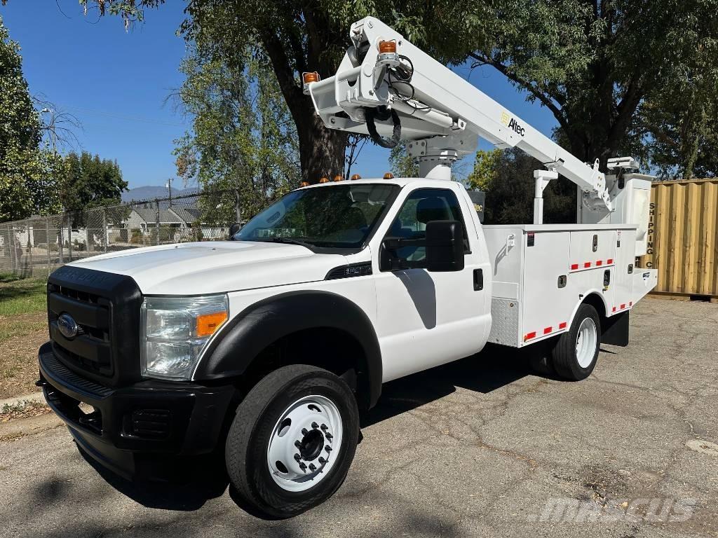 Altec AT 235 Plataformas aéreas montadas em camião