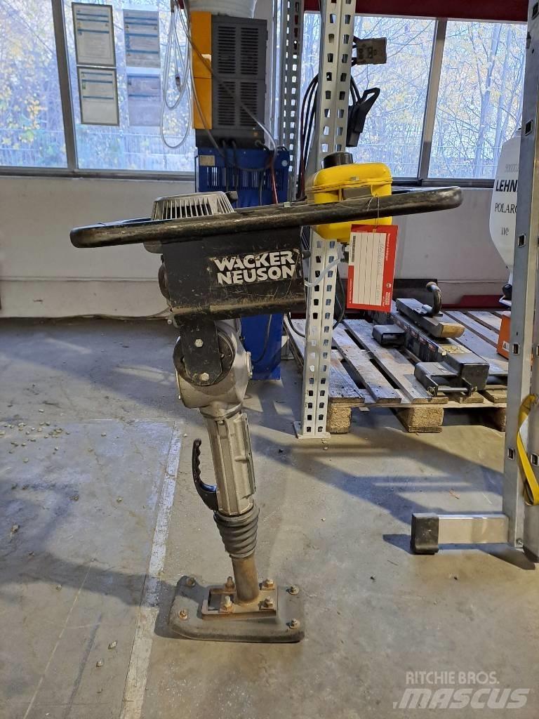 Wacker Neuson BS30 Saltitões