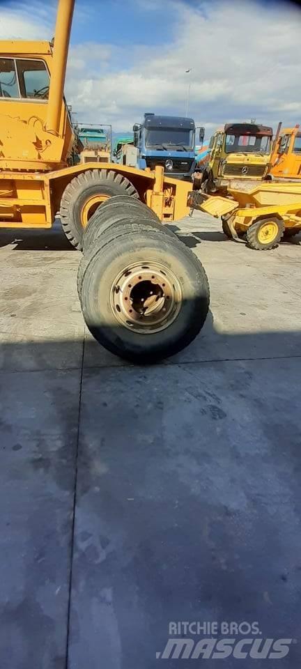Bridgestone 13R22.5 Pneus