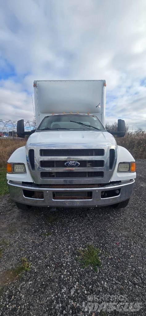 Ford F 650 Caminhões de caixa fechada