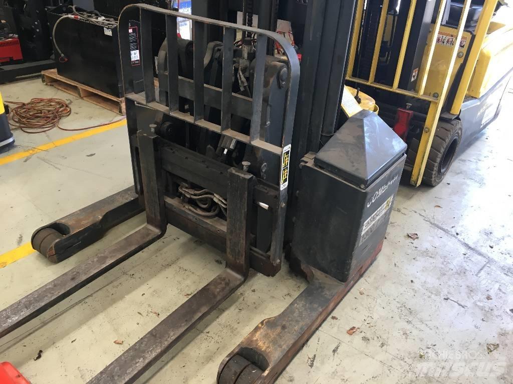 Combilift Combi WR Empilhador para operador externo