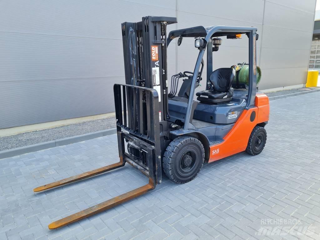 Toyota 02-8 FG F 25 Empilhadores a gás