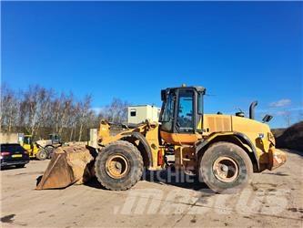 CASE 821 F Carregadeiras de rodas
