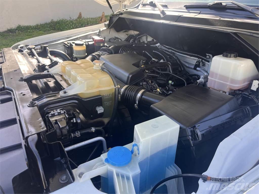 Nissan NV Outros