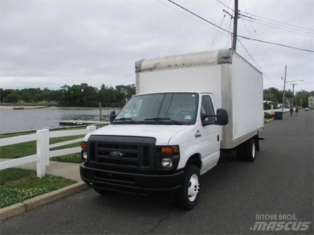 Ford E350 Caminhões de caixa fechada