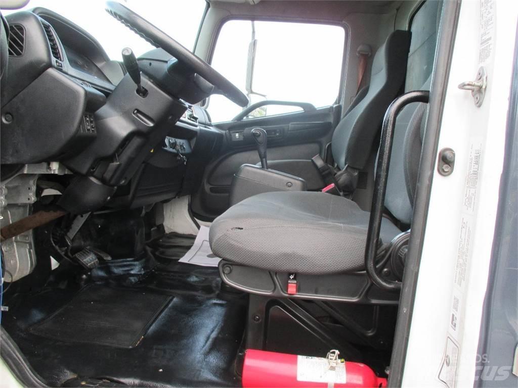 Hino 268 Caminhões de caixa fechada