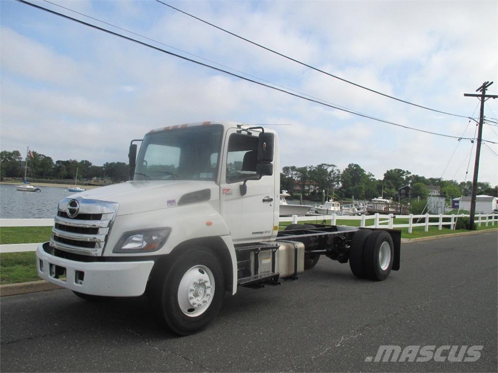 Hino 268 Camiões de chassis e cabine