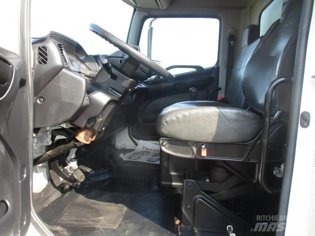 Hino 338 Caminhões de caixa fechada