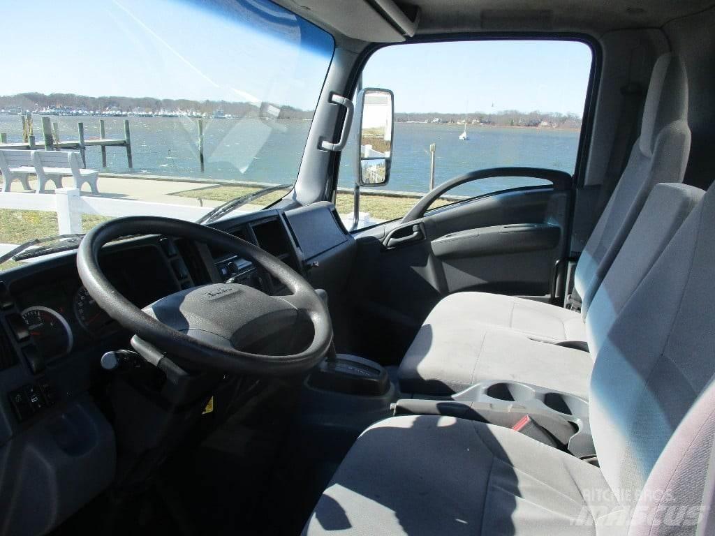 Isuzu NPR Caminhões de caixa fechada