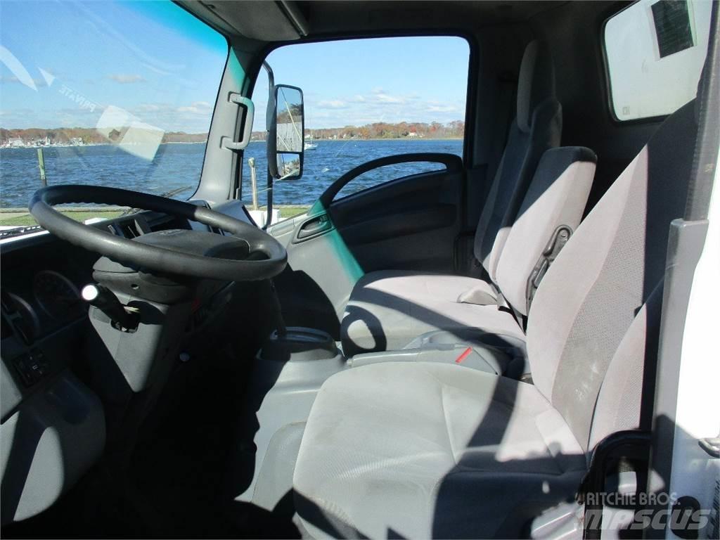 Isuzu NQR Caminhões de caixa fechada
