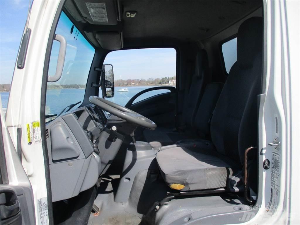 Isuzu NRR Caminhões de caixa fechada