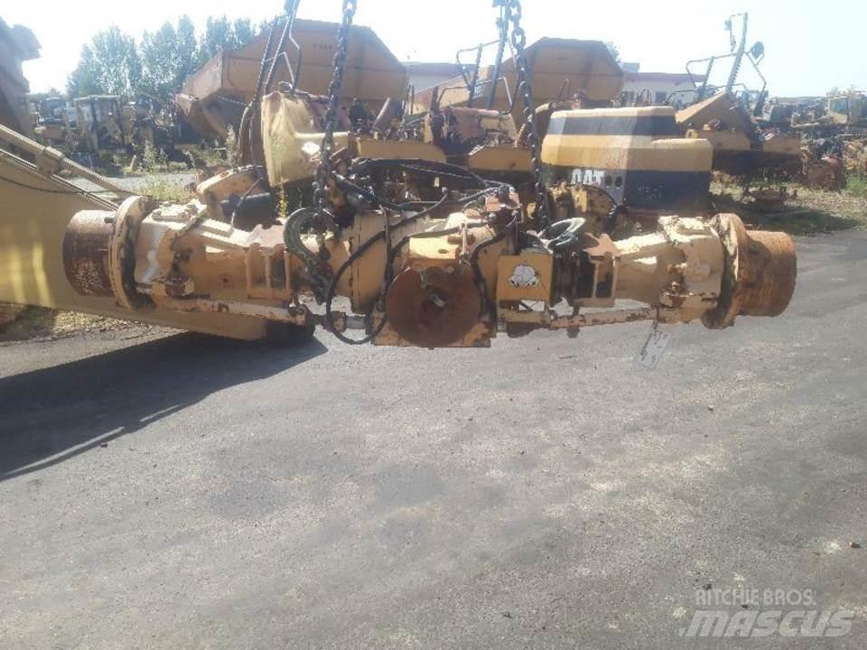 CAT 438B Transmissăo