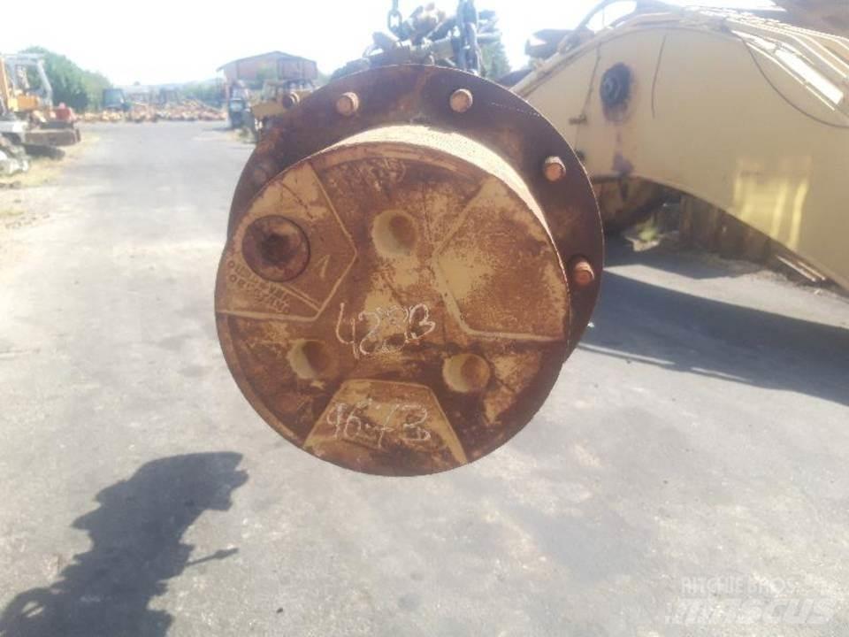 CAT 438B Transmissăo