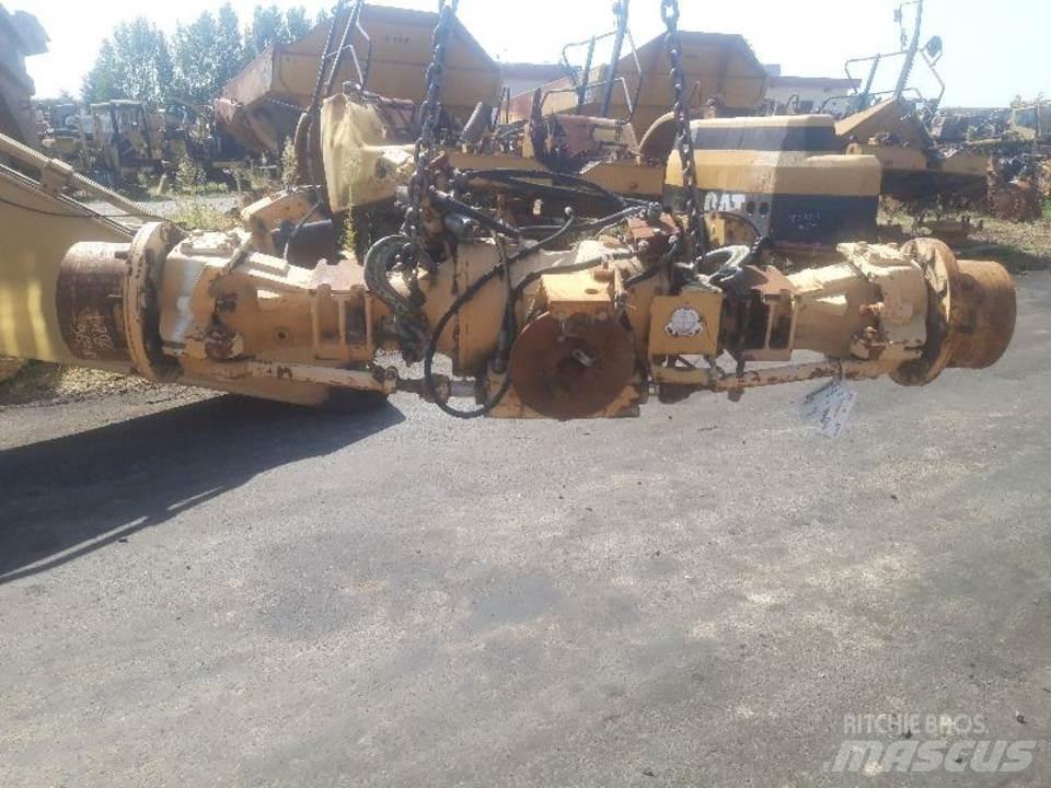 CAT 438B Transmissăo
