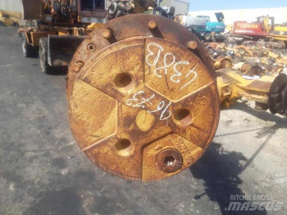 CAT 438B Transmissăo