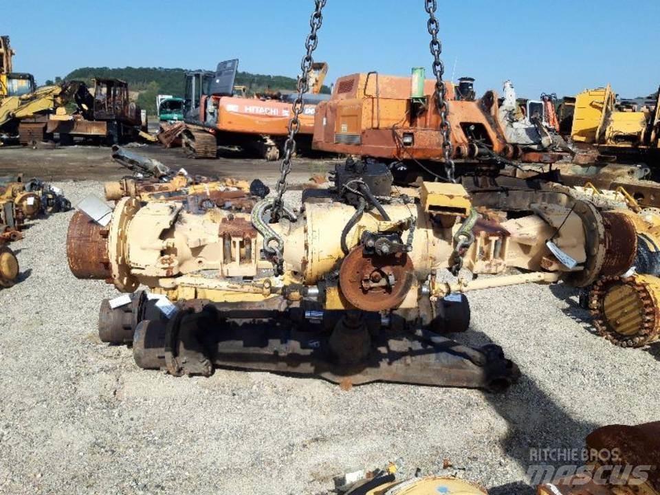 CAT 438B Transmissăo