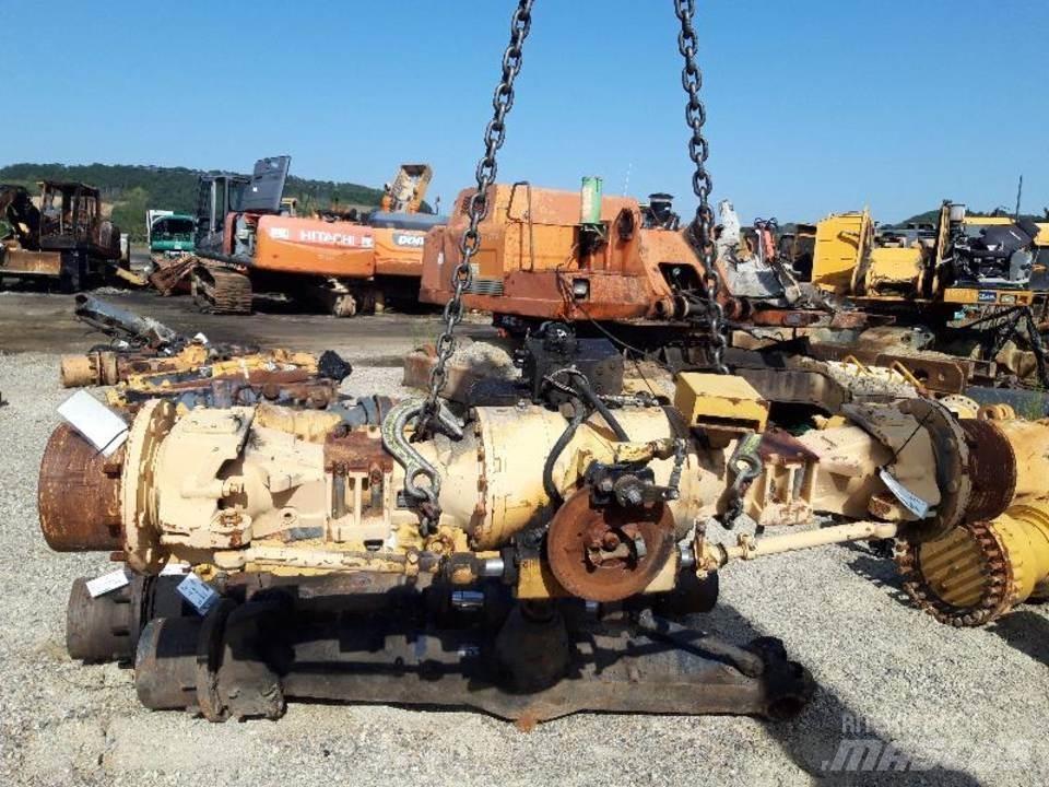 CAT 438B Transmissăo
