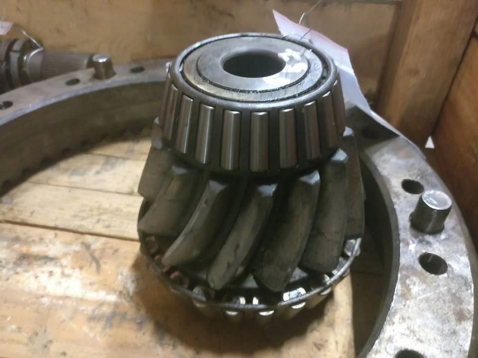CAT 657B Transmissăo
