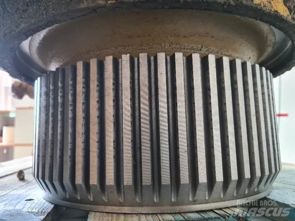 CAT 735 Transmissăo