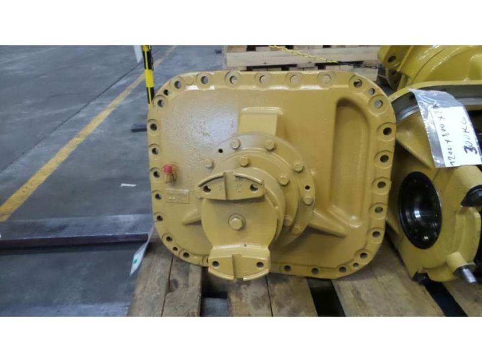 CAT 740 Transmissăo
