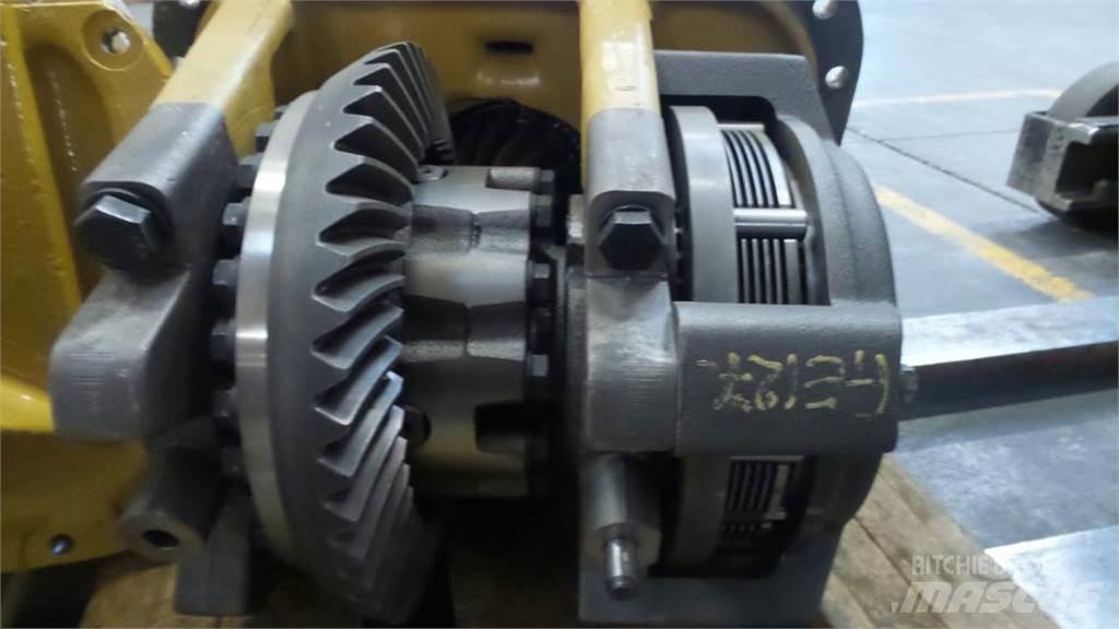 CAT 740 Transmissăo